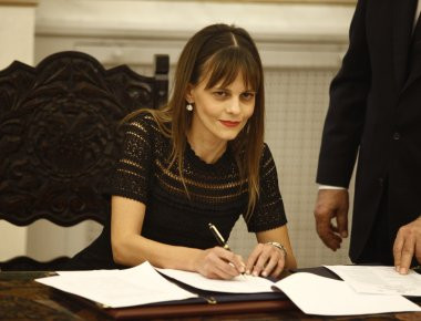 Αχτσιόγλου: «Στην περίπτωση πτώχευσης μίας επιχείρησης θα προηγούνται τα οφειλόμενα έξι μισθών των εργαζομένων»